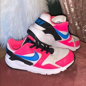 Small kid Nikes 👀